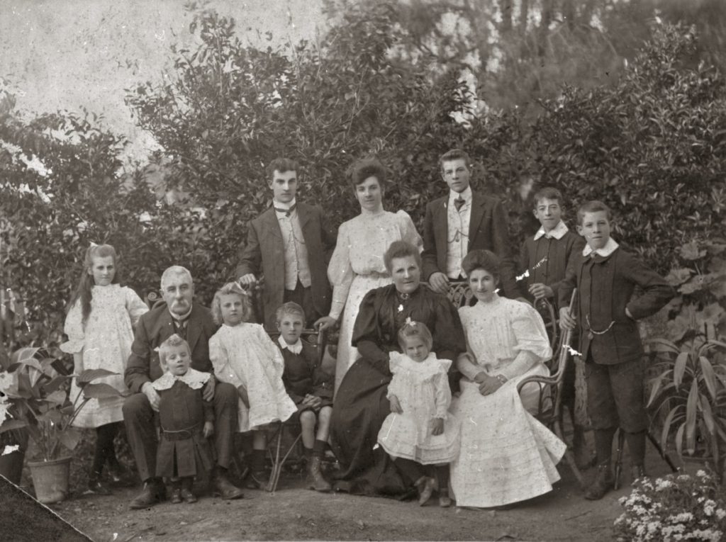 Back Row left to right – Francis, Hilda, James, Robert (Gordon) and Eustace. Front Row left to right – Mabel, James holding John, Dorothy, Claude, Muriel against Mary, and Ruby. (Courtesy of Knox family)