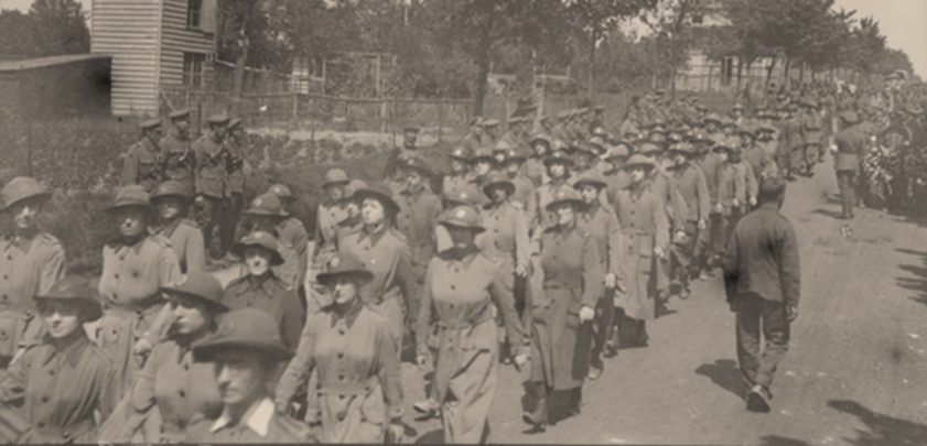 The funeral of QMAAC members in France. (AWM)